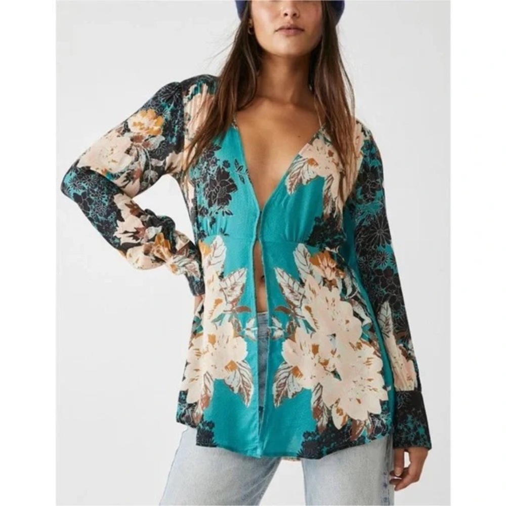FREE PEOPLE LONG SLEEVE TOP SIZE MEDIUM
